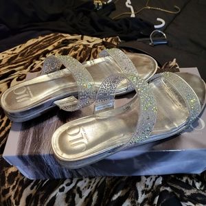 Jlo handles only wore 2 times for 1 or 2 hours